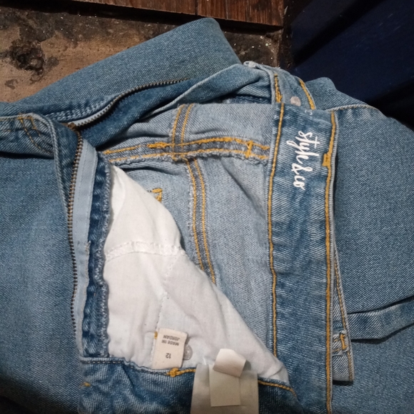 Levi's universal threads and other name brands of women's jeans - Picture 9 of 16